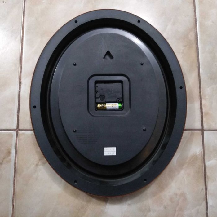 годинник настінний, овальної форми для дому, декору, фотосесії