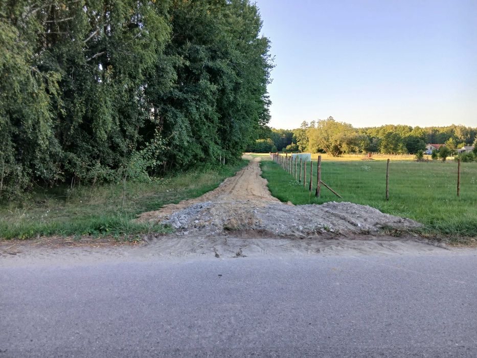 Działka budowlana 3000m2 i rolno - leśna 16000m2.