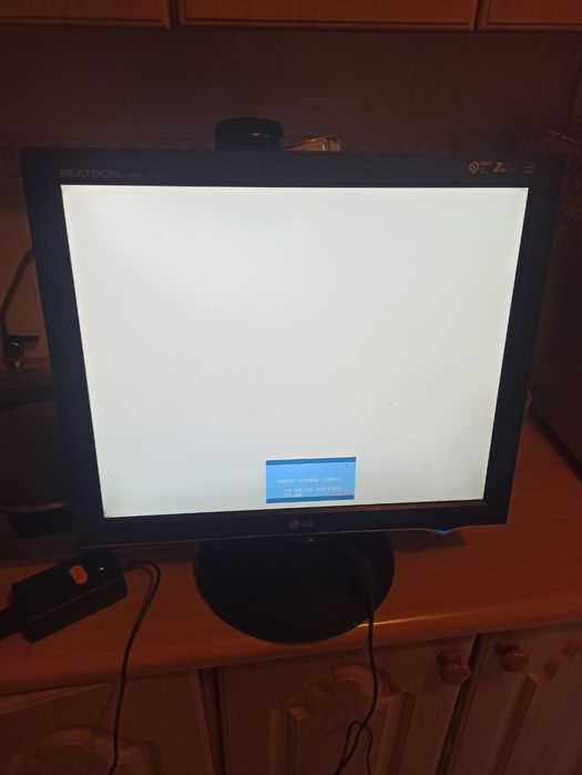 Срочно Продам системник блок с монитром и камерой и мышью и клавиатура