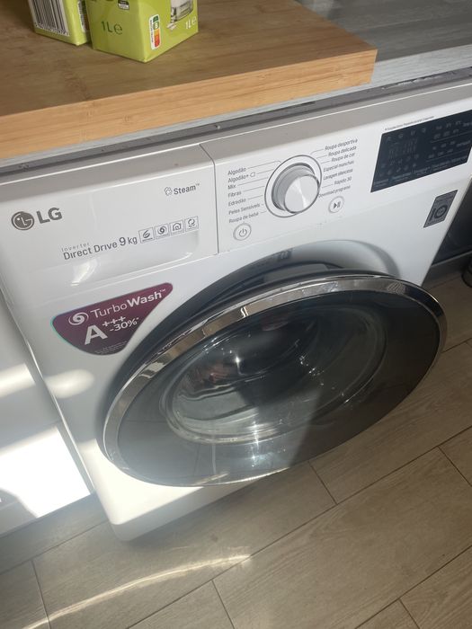 Máquina de Lavar Roupa LG 9kg - Inverter Direct Drive (TurboWash & Steam)
