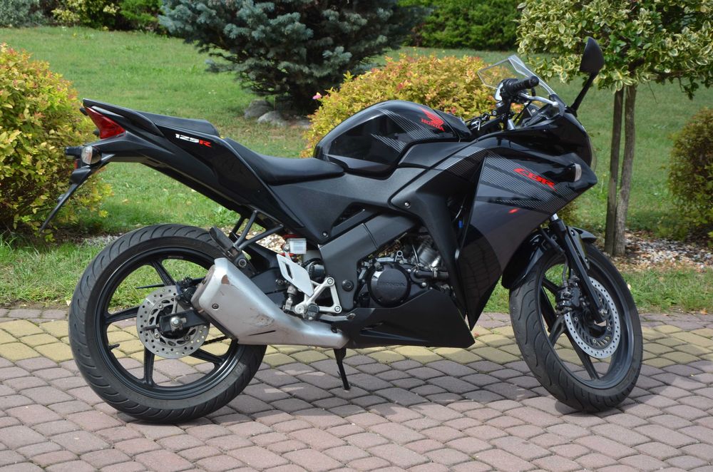 honda cbr 125r rok 2016