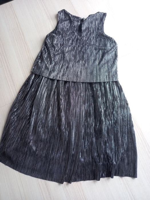 Plisowana sukienka dziewczęca