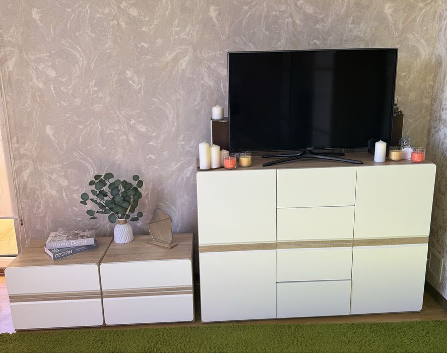 Комплект комод і дві приліжкові тумбочки