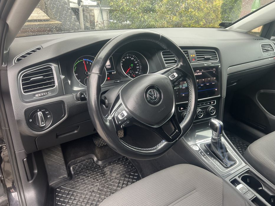 Volkswagen e-Golf електро 2018 36 квт