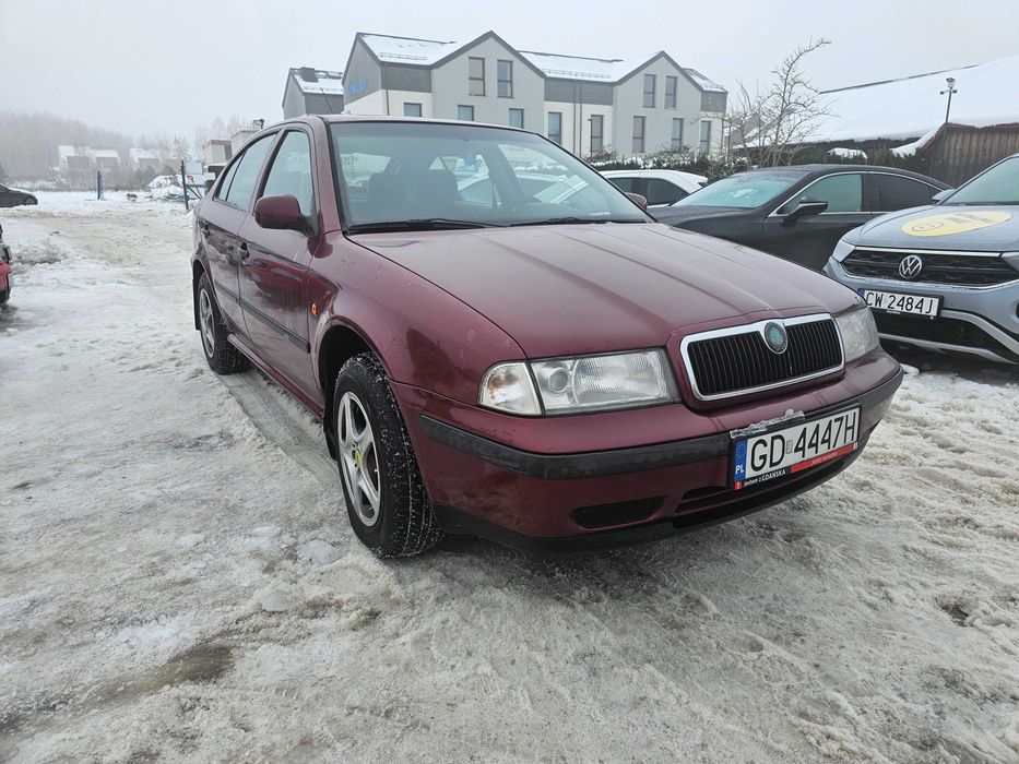 Skoda Octavia 2000r/1.6 benzyna/101KM/manual/sedan/okazja
