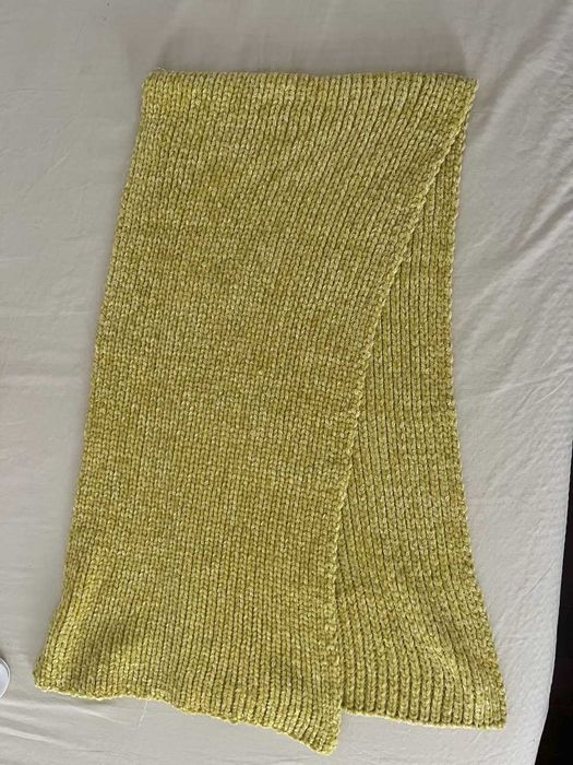 Cachecol grosso em chenille amarelo com fio brilhante (33x150 cm)