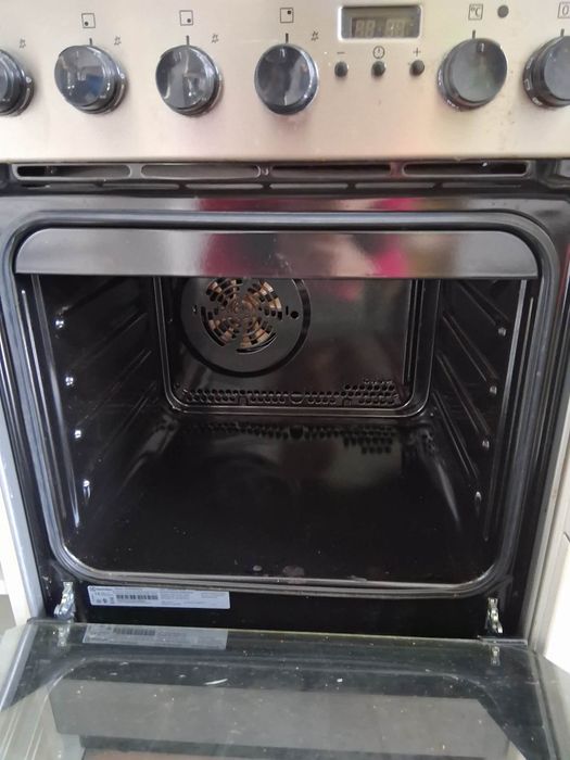 Kuchenka gazowa z piekarnikiem elektrycznym Elektrolux