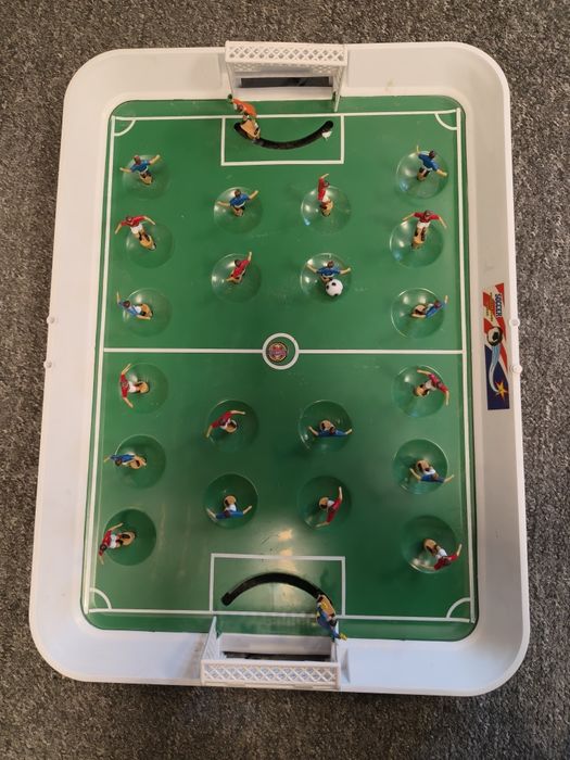 Mini piłkarzyki na sprężynach. Wymiar 50 cm x 35cm