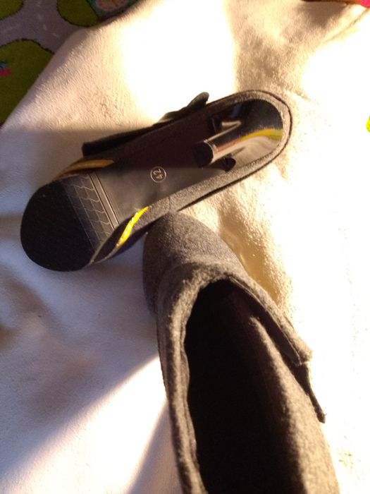 Par de botins de feltro cinzento NUNCA USADOS