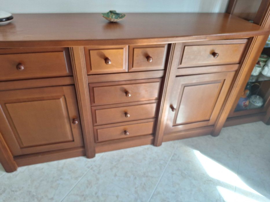 Movel sala mais cristaleira, mesa e quatro cadeiras