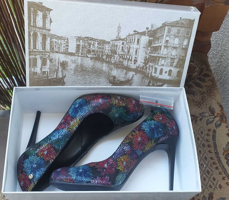 Sprzedam czółenka wielokolorowe r.39