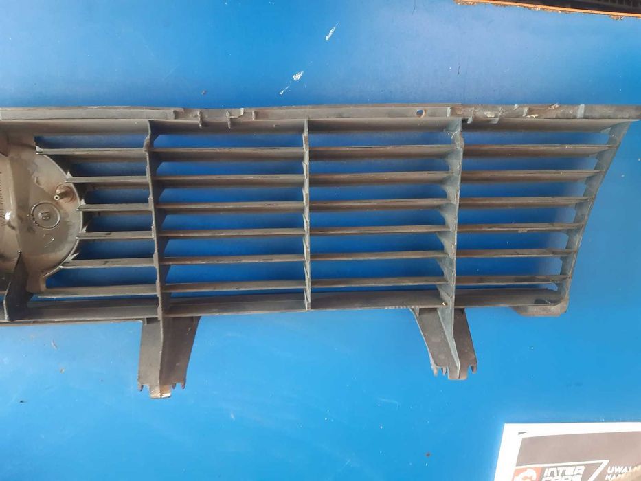 Grill przedni atrapa przód Vw Passat B2 321853653G