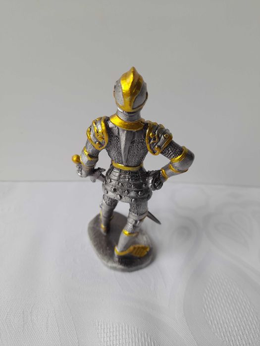 Cynowa figurka rycerza Templariusza