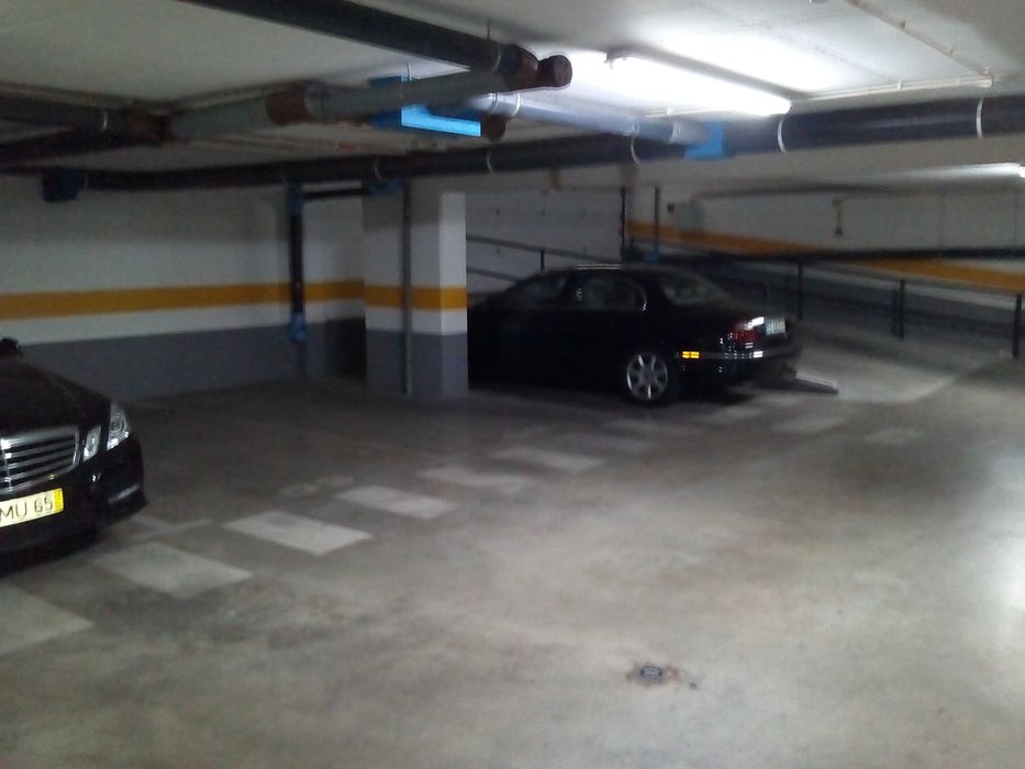 Loja em Algés com Garagem