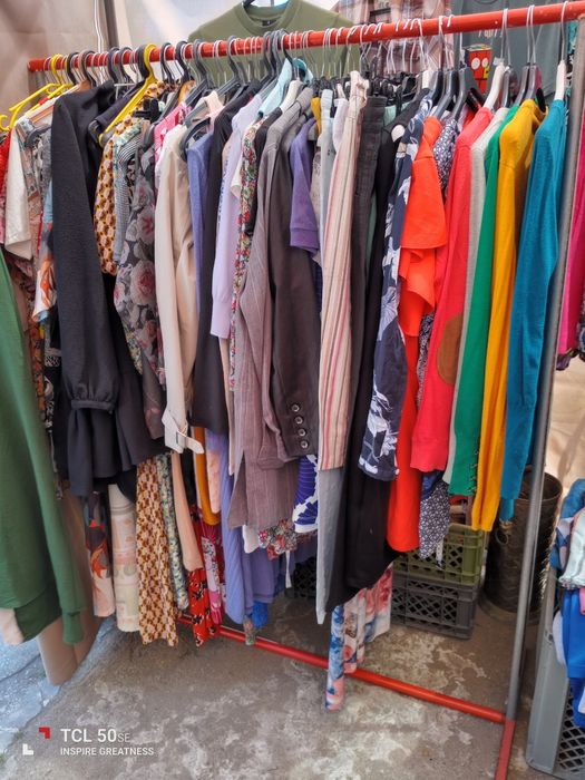 Roupa semi nova 1€ cada peça. Lameira Celorico de basto