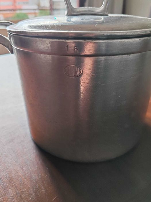 Panela em ferro fundido com 16 cm de diâmetro. Como nova.