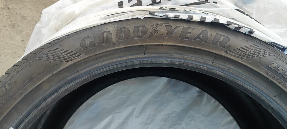 Резина Good year  255/40R20