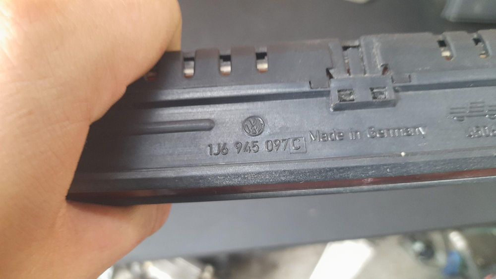 Trzecie światło stopu vw golf iv kombi 1j6945097c
