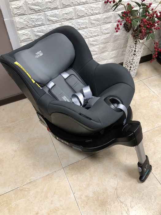 Автокрісло Britax Römer DUALFIX M i-SIZE Група 0+/1 (0-18 кг)