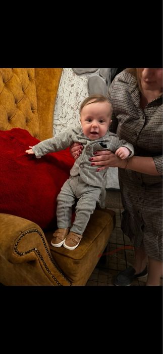 Дитячий костюм святковий, рубашку та пінетки на 6 місяців