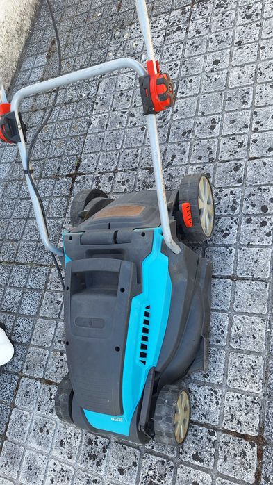 Corta-Relvas Elétrico Gardena PowerMax 42 E – 1700W