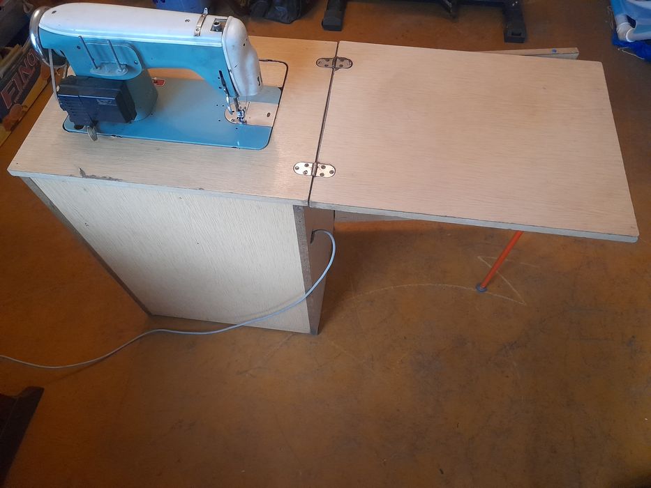 Maszyna do szycia Lada 236