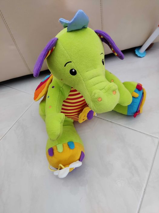 Peluche interativo formato dragão