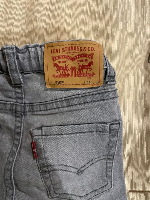 Jeans levis cinza