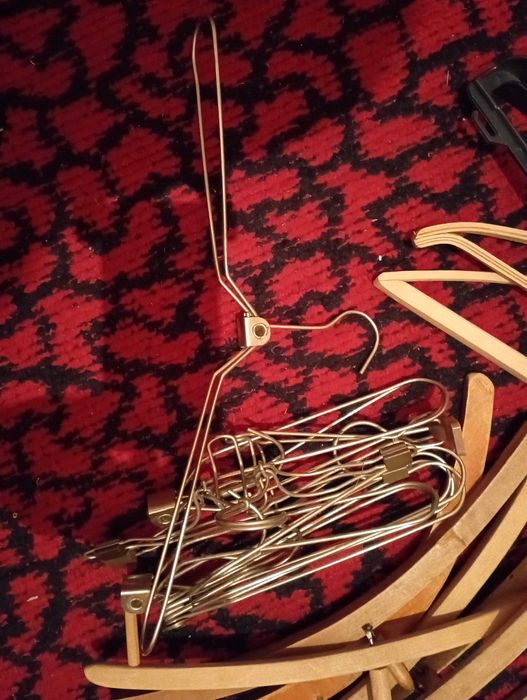 вешалки плечики деревянные.железные