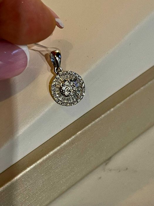 Wisiorek z diamentami Infinity 0.42 CT