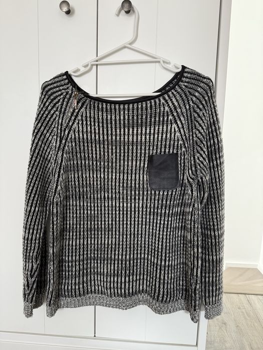 Sweterek czarno biały z kieszonką