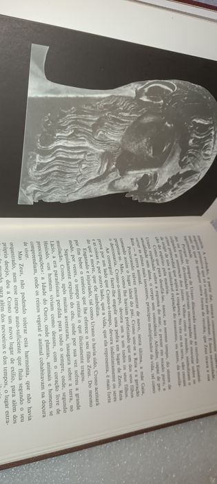 Antigo livro a mitologia  com estampas