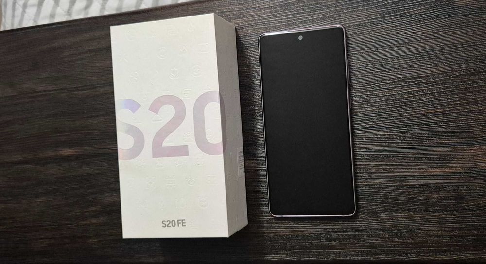 Смартфон Samsung S20FE