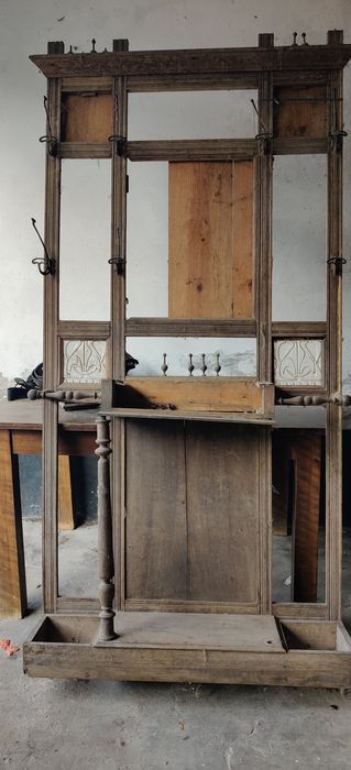 Bengaleiro antigo em madeira