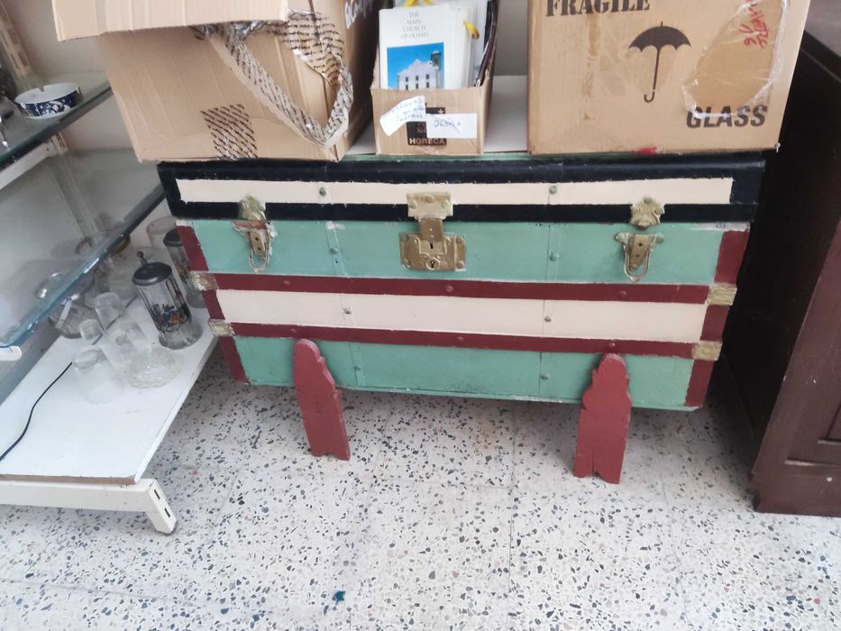 Arca antiga em excelentes condições de conservação