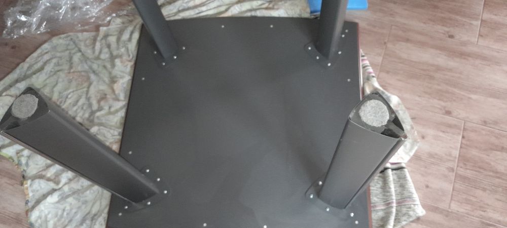 Stół do jadalni lub pokoju