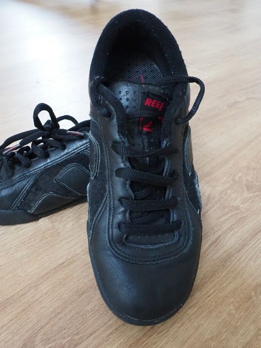 Sapatilhas Reef pretas pele