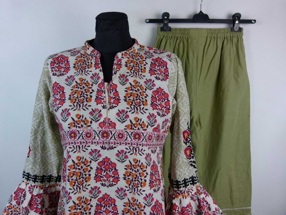 tradycyjny strój hinduski Indie / S