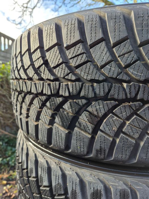 opony zimowe 225/40/R18