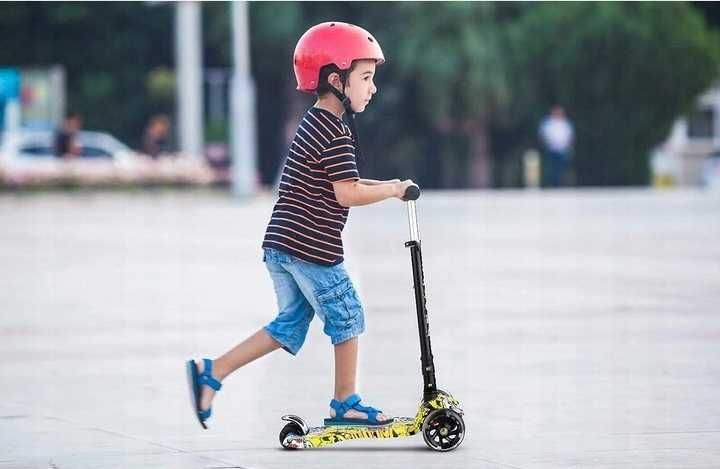 CAROMA Hulajnoga Balansowa Trójkołowa Graffiti dla dzieci koła LED