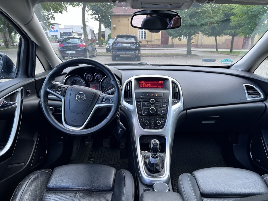 Opel Astra J 2010 rok