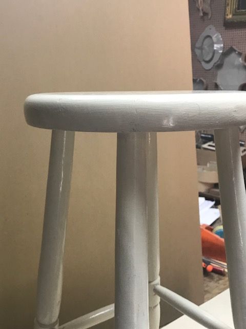 Cadeira e banco em madeira maciça antigos