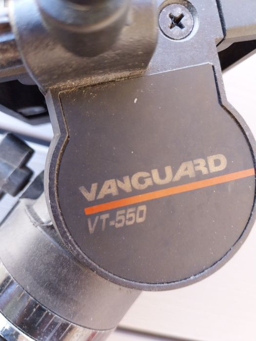 Tripé marca Vanguard VT-550