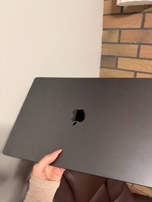 Apple MacBook Pro 16 with Apple M3 Pro, 512GB, 12 CPU / 18 GPU, 36GB RAM, Space Black 2023 (MRW23)