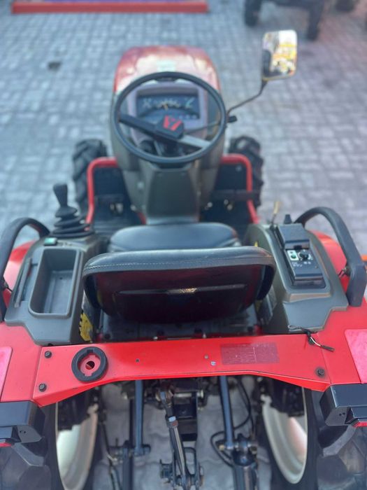 YANMAR F180 4X4 IMACULADO