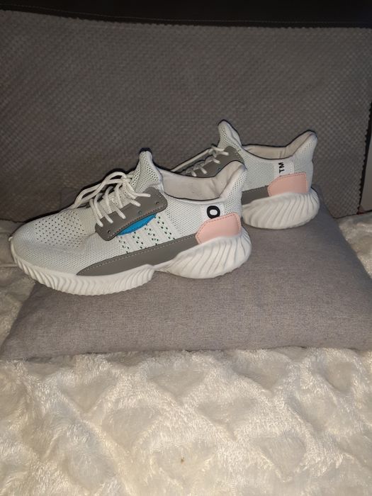 Buty sportowe damskie Roviane