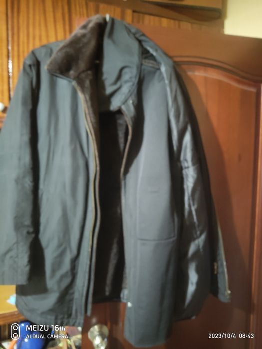 Продам куртку с подстежкой.