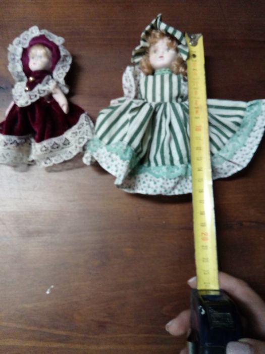 2 Bonecas de porcelana pequenas