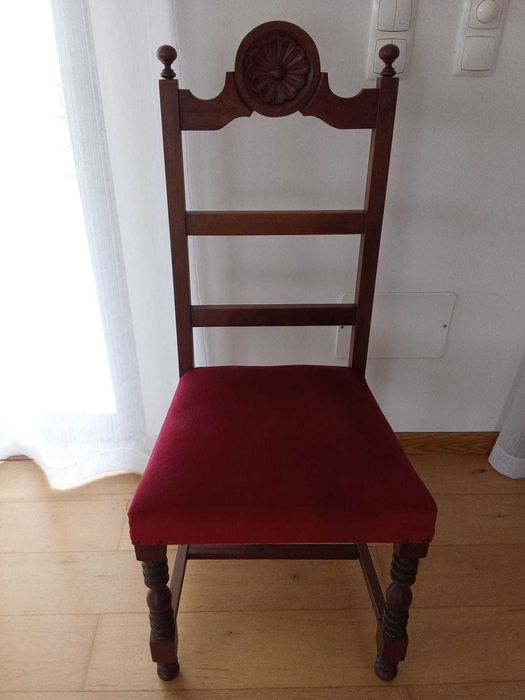 Vendo mesa com 4 cadeiras