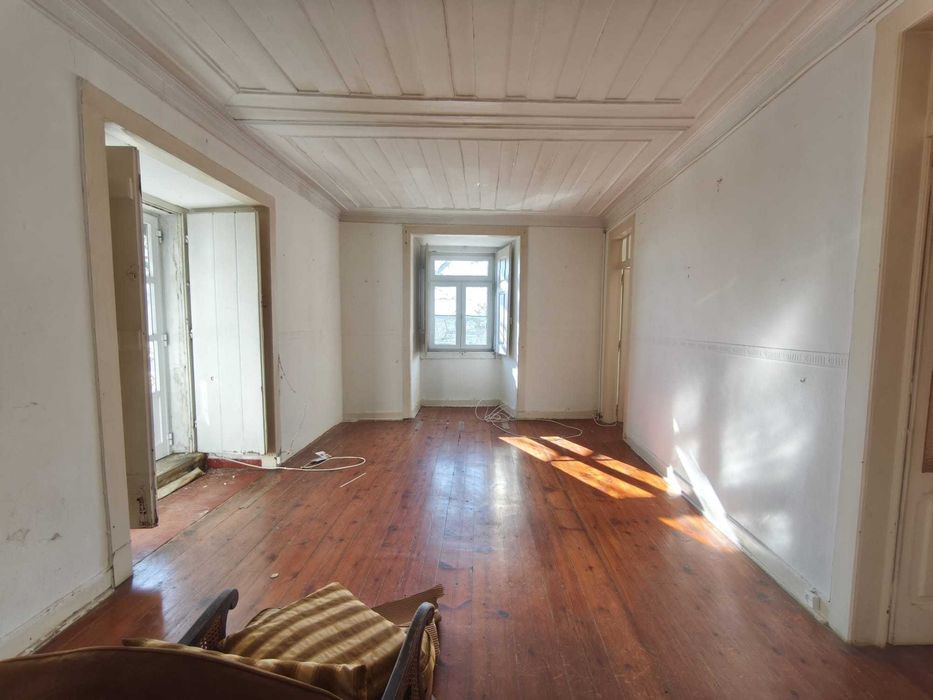 T3 com quintal, junto ao Castelo, para remodelação integral